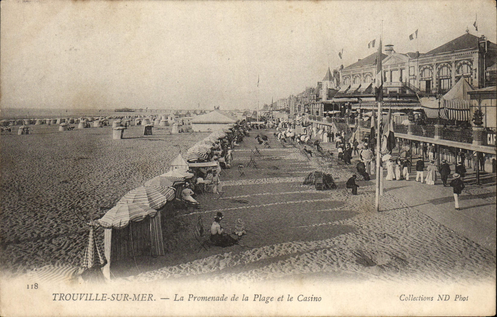 CPA Trouville sur Mer La Promenade de la Plage et le Casino