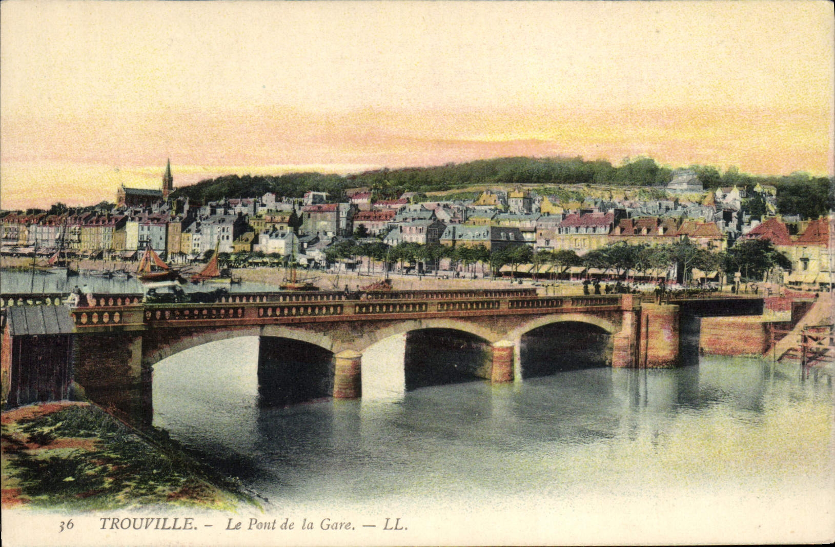 CPA Trouville Le Pont de la Gare 