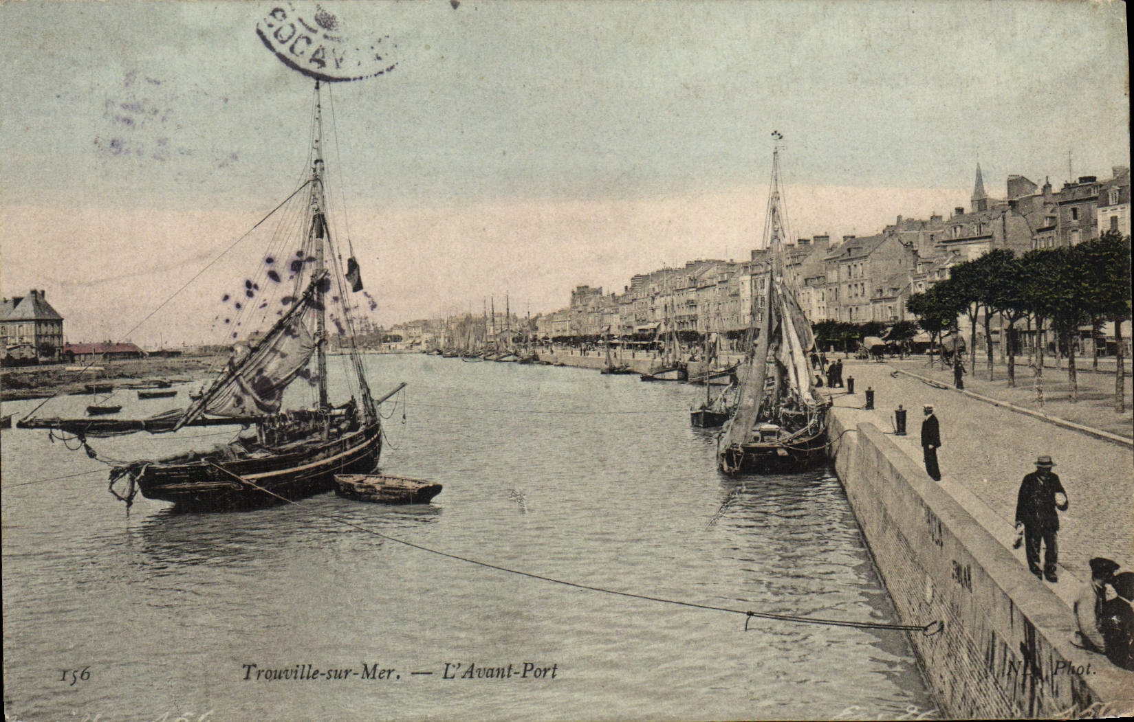 CPA Trouville sur Mer L'Avant Port Bateaux