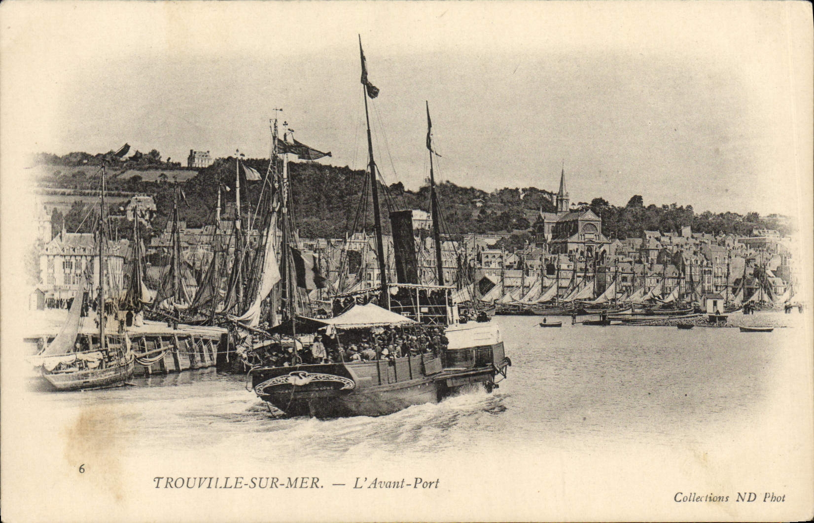 CPA Trouville Sur Mer L'Avant Port Bateaux