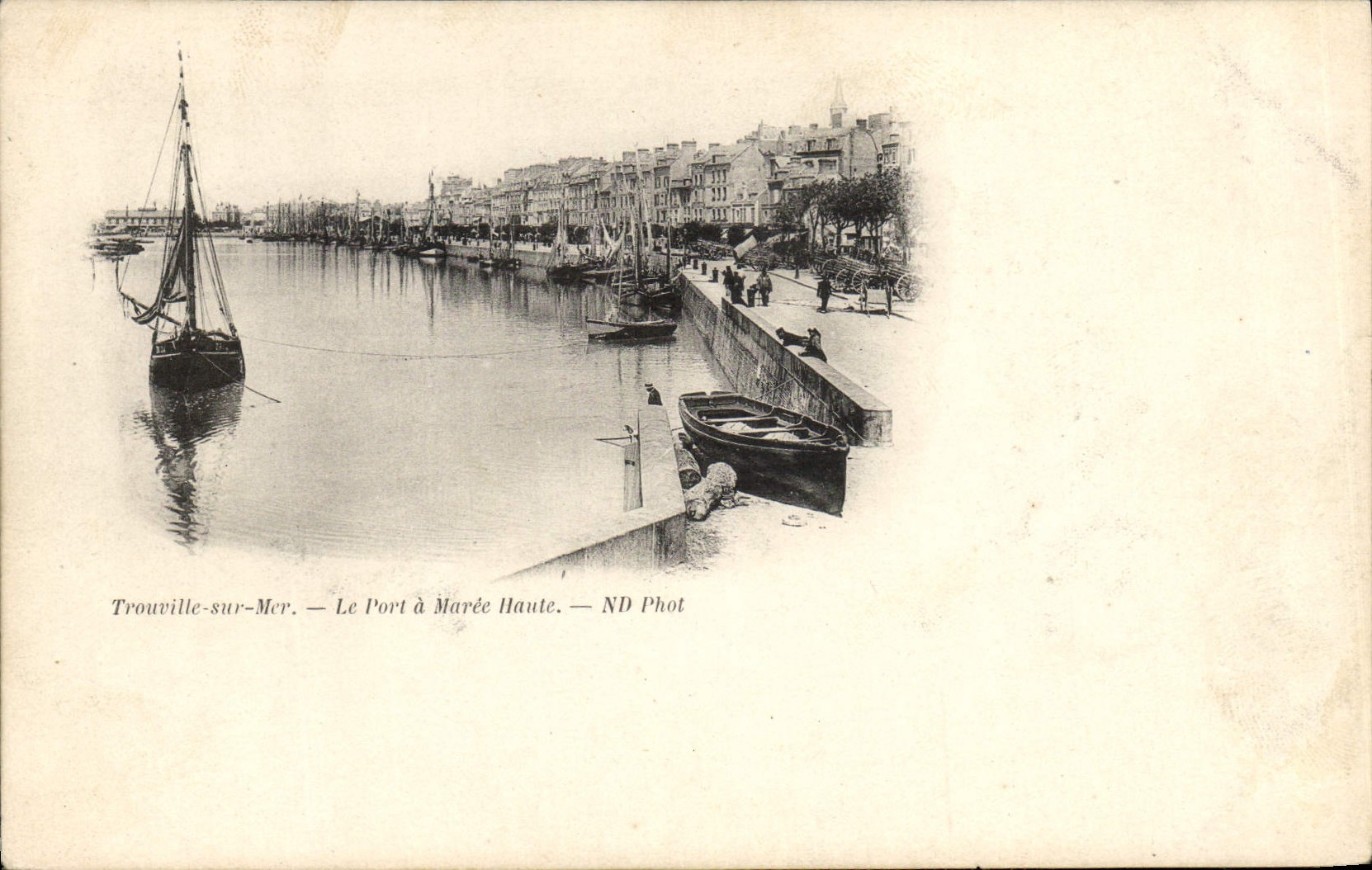 VINTAGE POSTCARD Trouville on Mer the port has high tide Boats