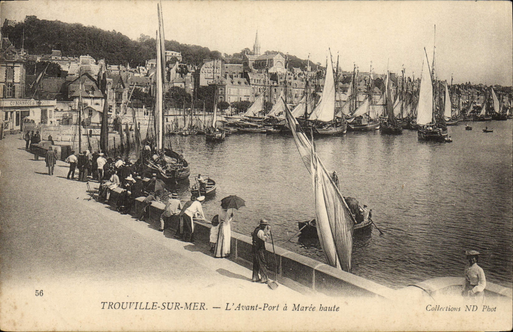 La POSTAL Trouville de la VENDIMIA en Mer antes del puerto tiene barcos de la alta marea