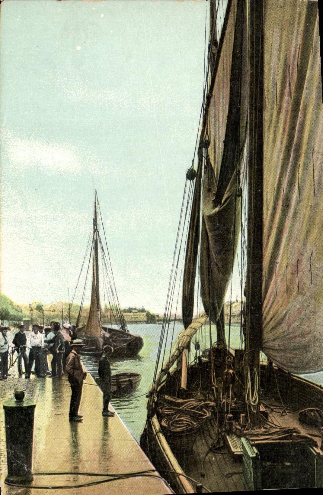 CPA Trouville Sur Mer Un coin du quai Vallee le matin Bateau