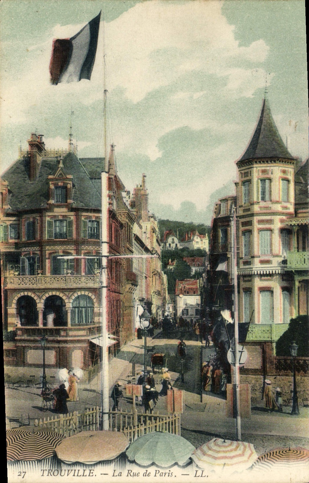 CPA Trouville La Rue De Paris 