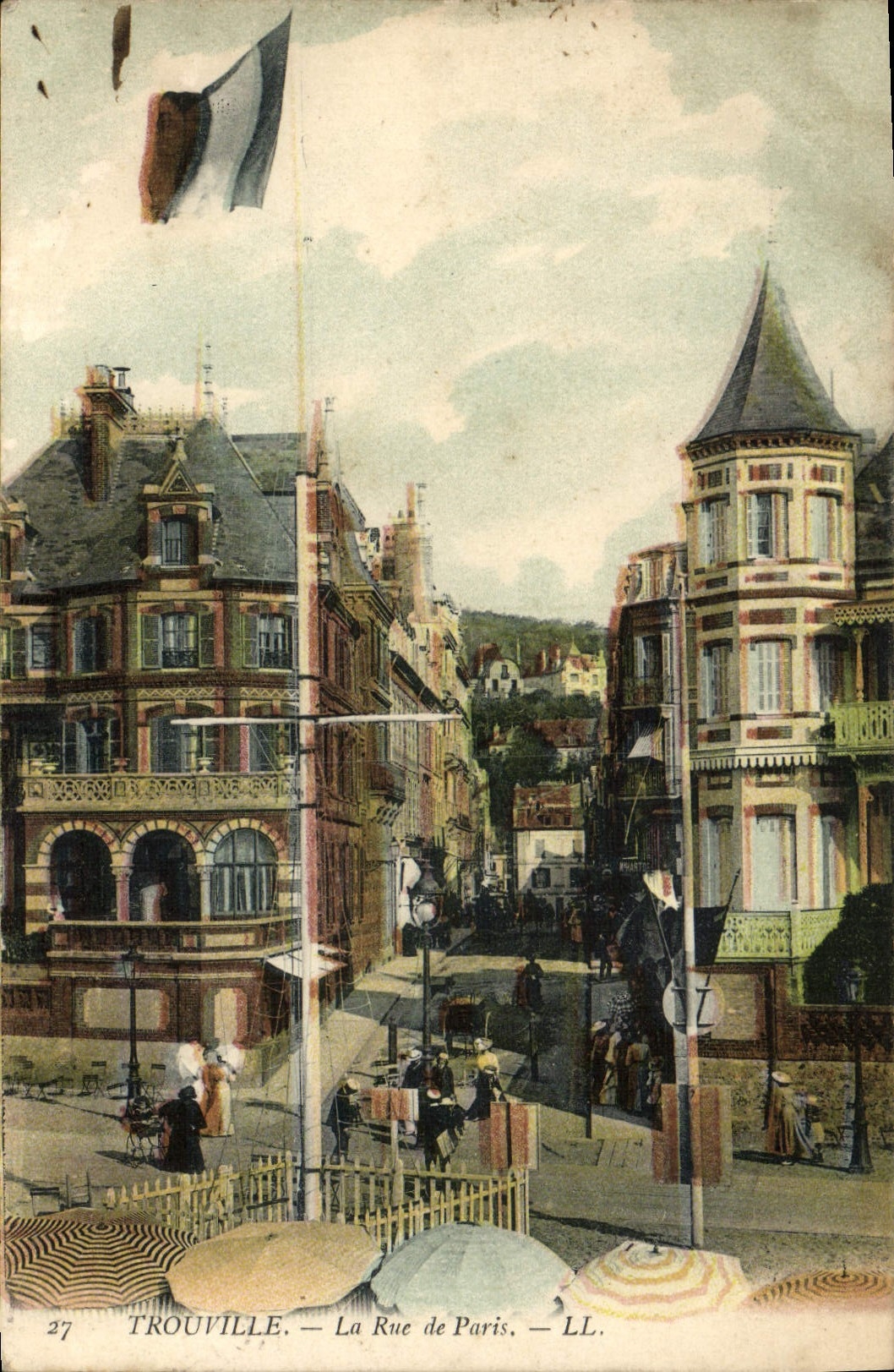 CPA Trouville La Rue De Paris