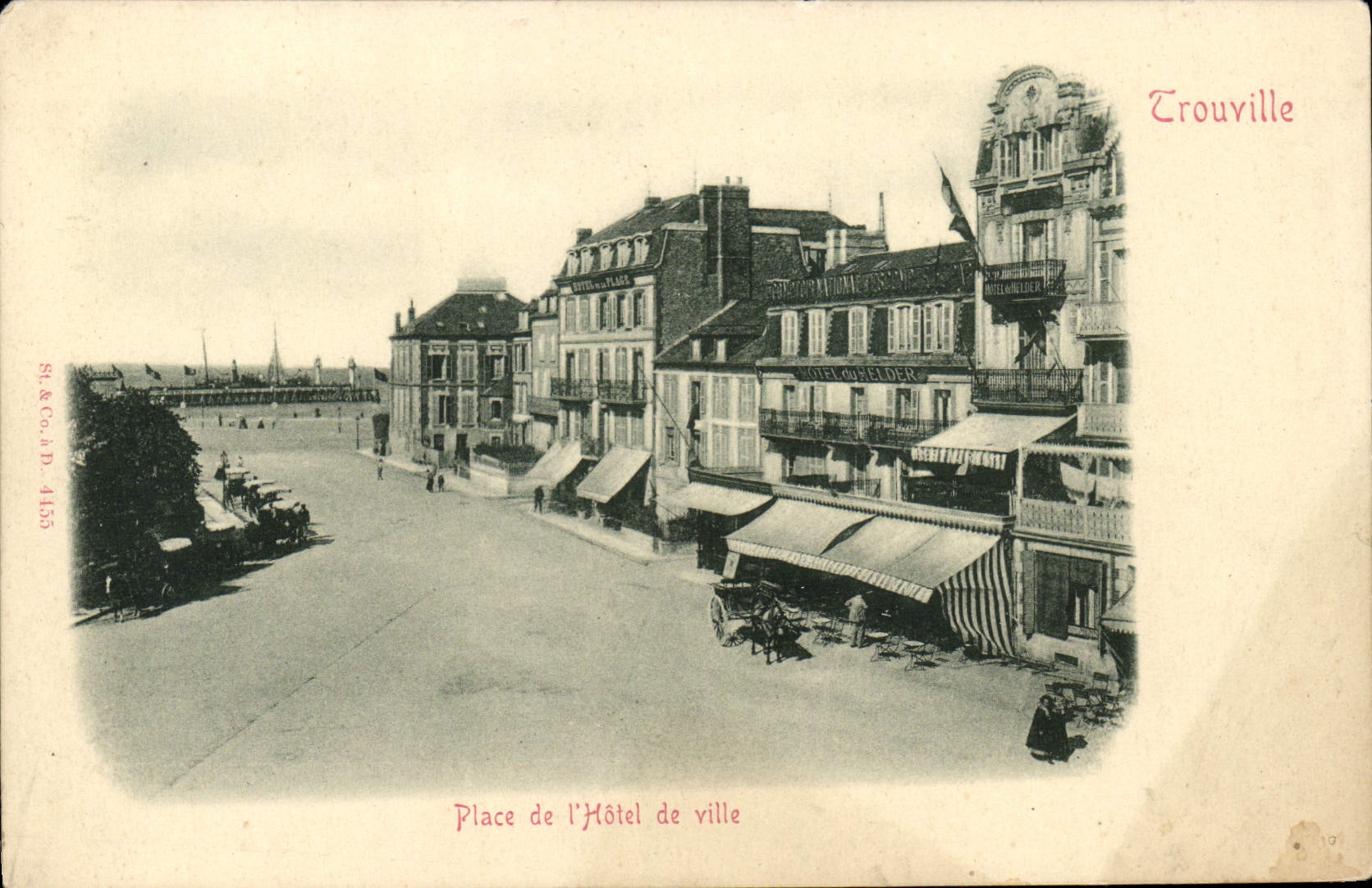 CPA Trouville Place de L'Hotel de Ville