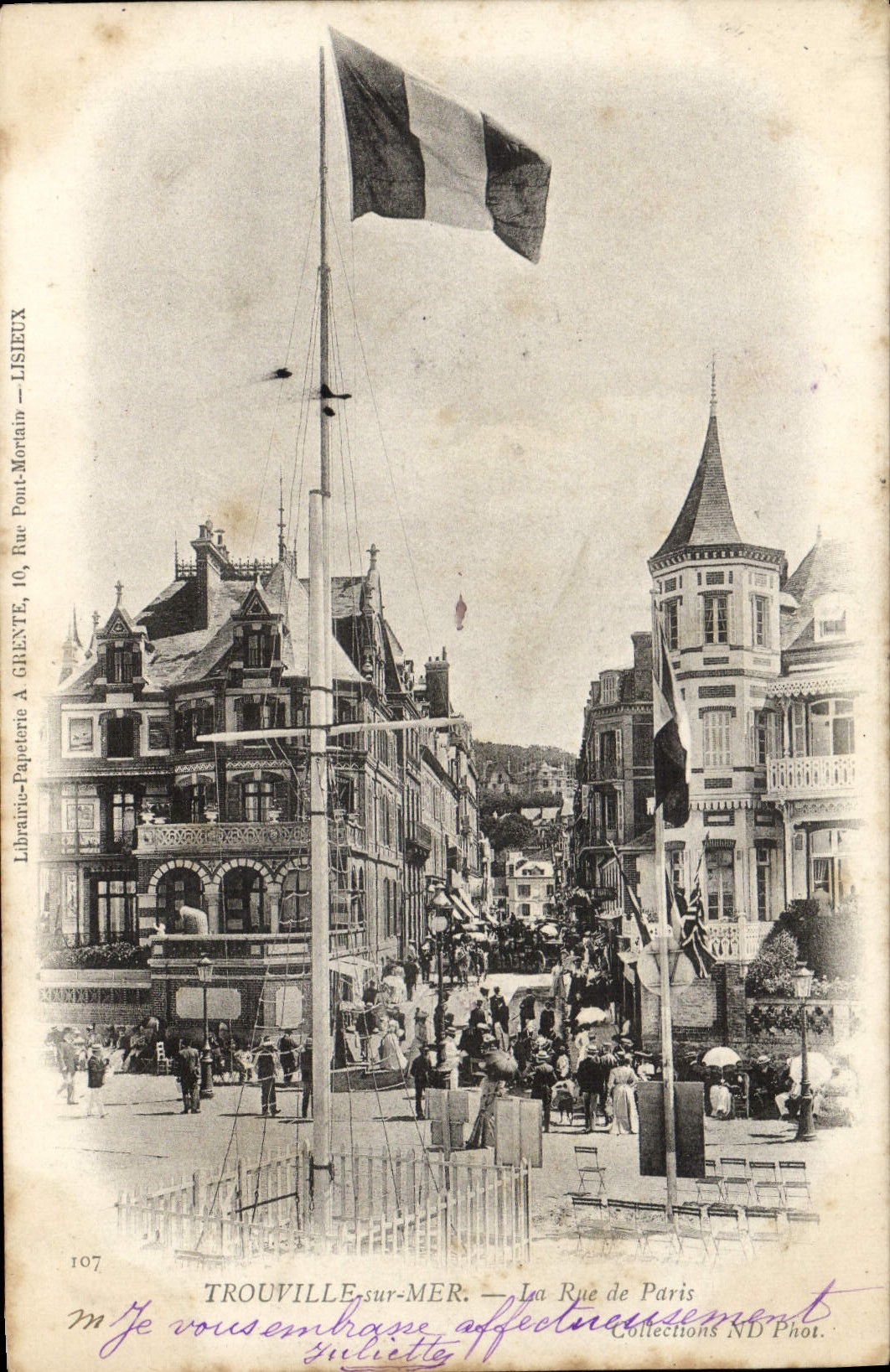 CPA Trouville sur Mer La Rue De Paris
