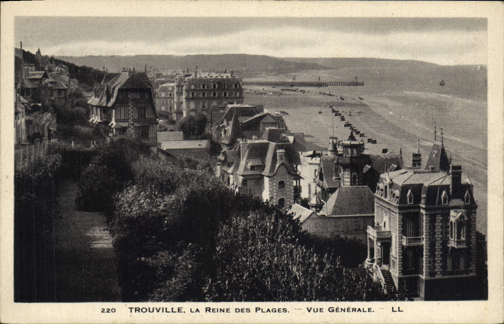 CPA Trouville La reine des plages vue generale