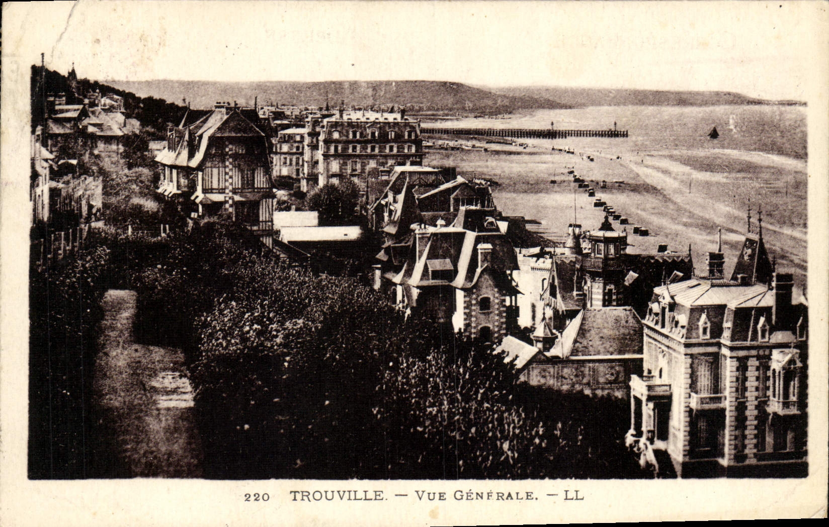 CPA Trouville Vue generale