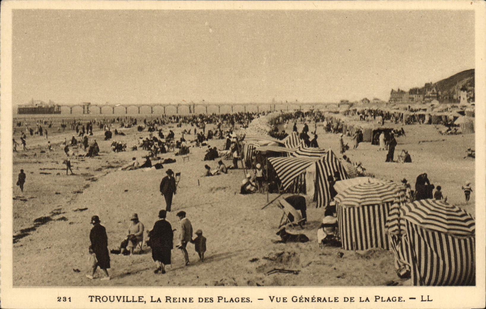 CPA Trouville La reine des plages Vue generale de la plage