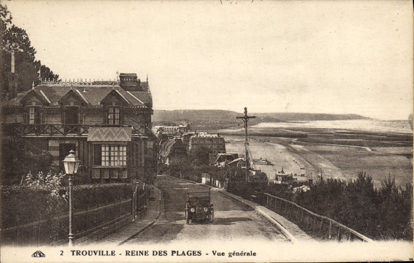 VINTAGE POSTCARD Trouville Queen of the beaches View
