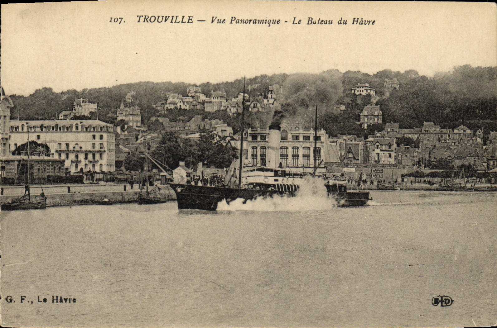 CPA Trouville Vue panoramique le bateau du havre