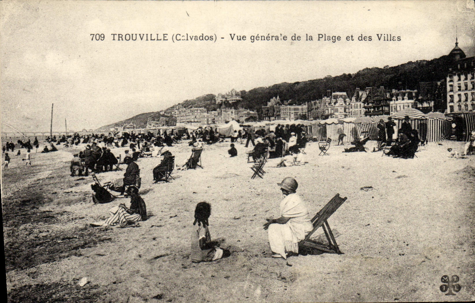 VINTAGE POSTCARD Trouville View of the beach and the villas