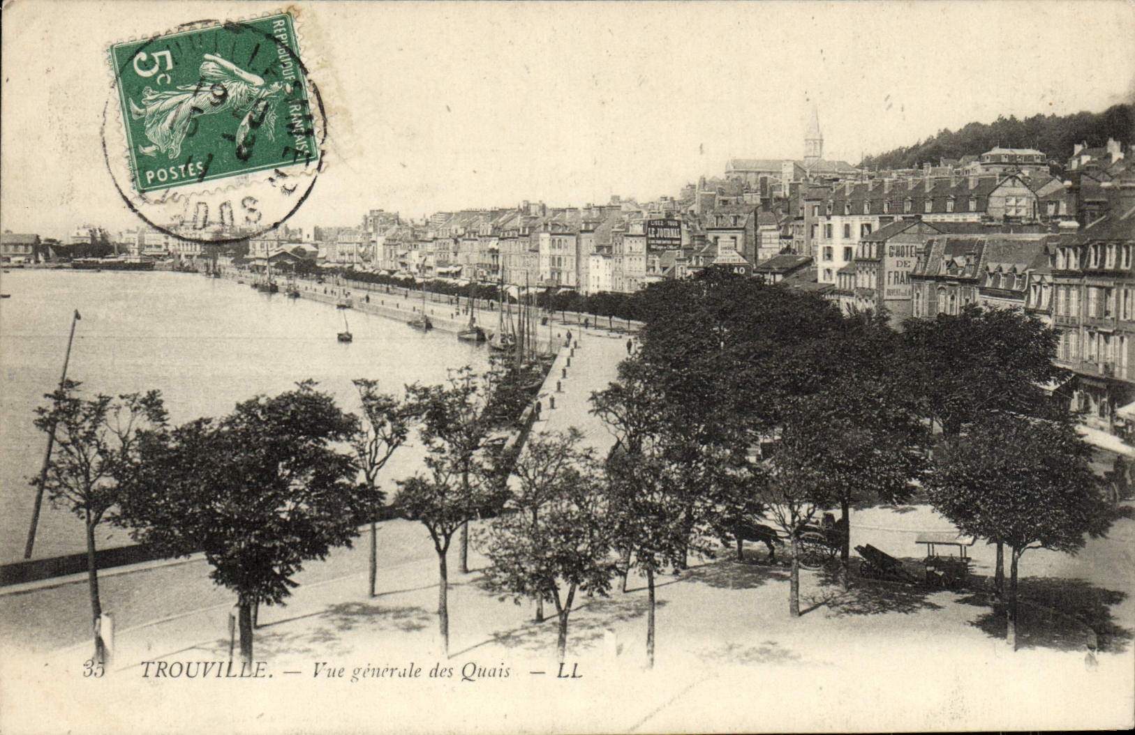 CPA Trouville Vue generale des quais