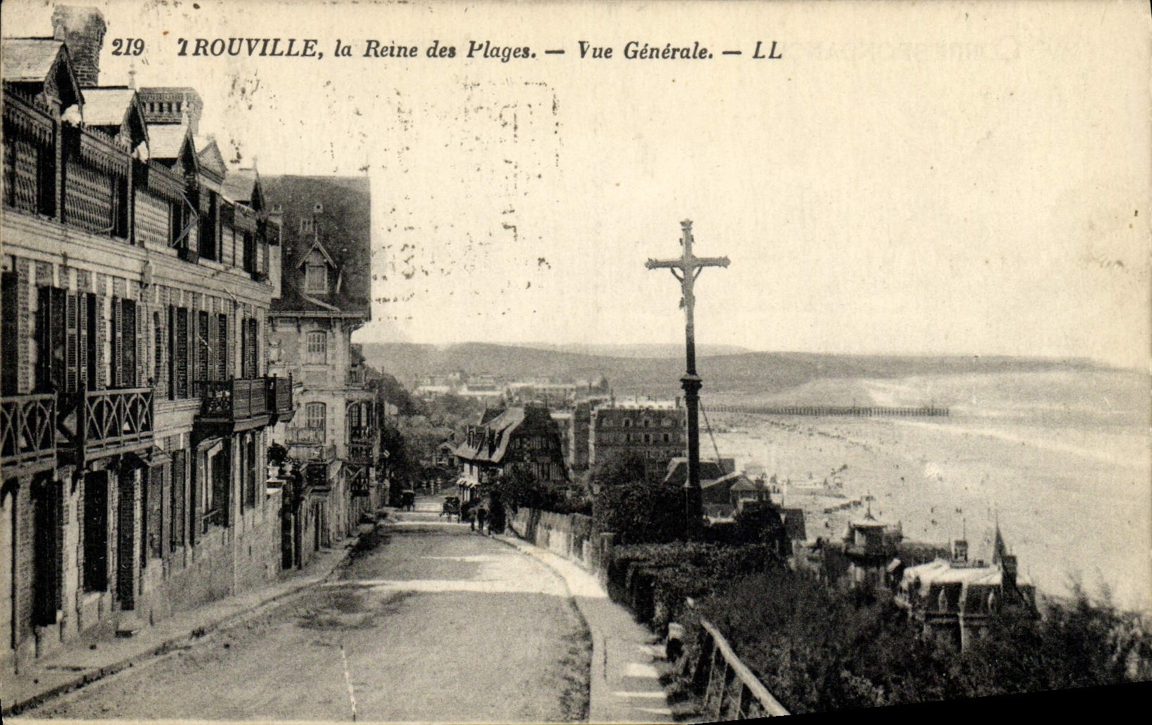 CPA Trouville La reine des plages vue generale