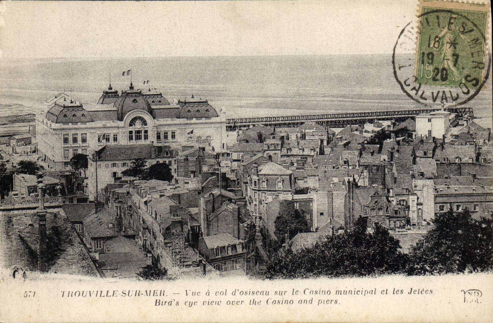 CPA Trouville Sur Mer Vue a vol d'oiseau sur le casino municipal et les jetees