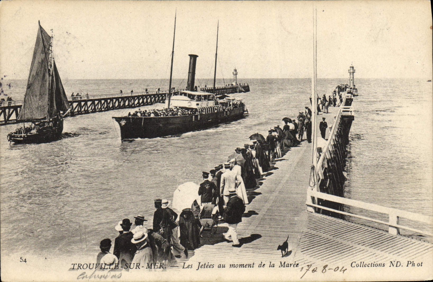 CPA Trouville Les jetees au moment de la maree Bateaux