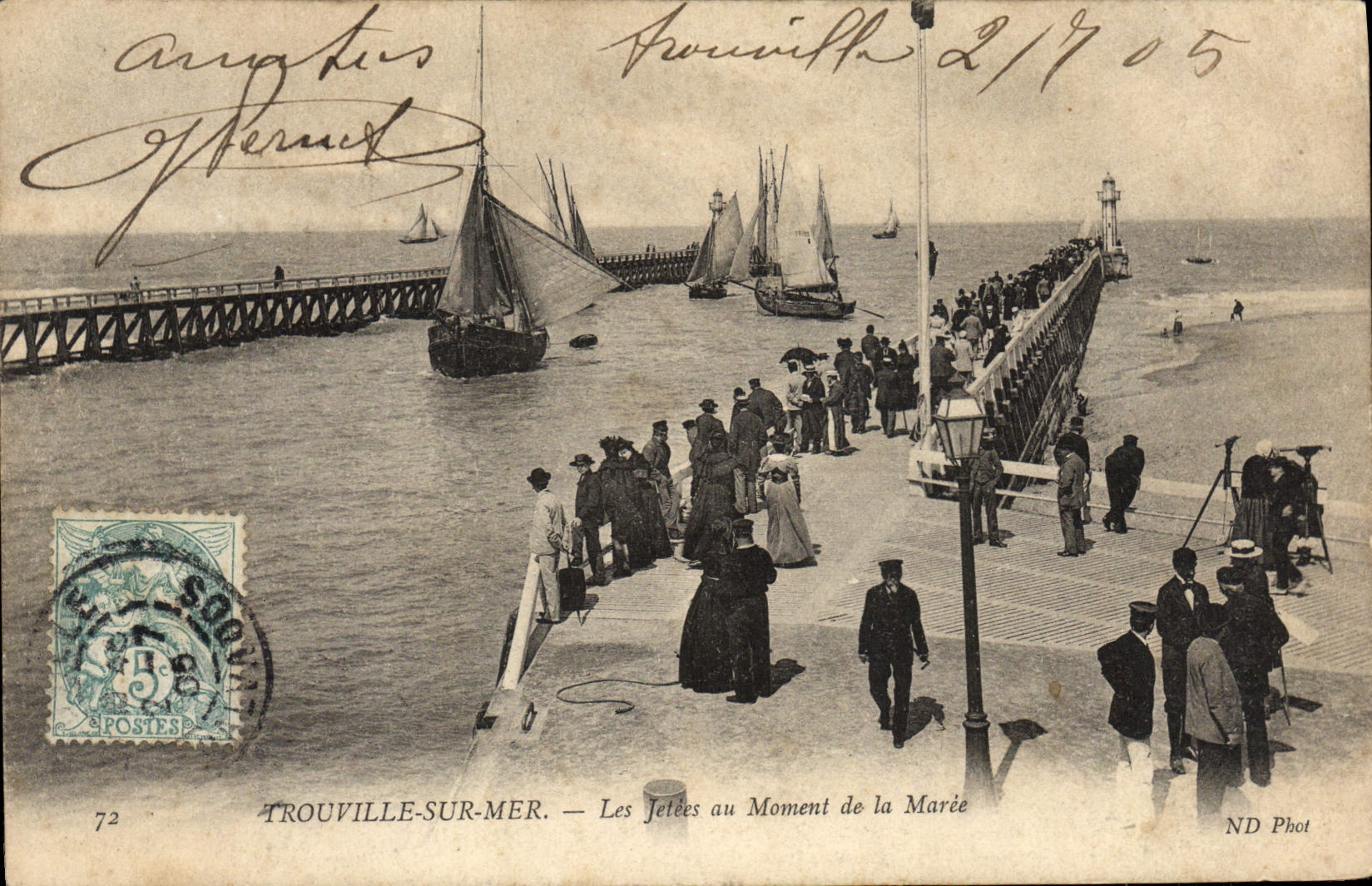 CPA Trouville Sur Mer les jetees au moment de la maree Bateaux