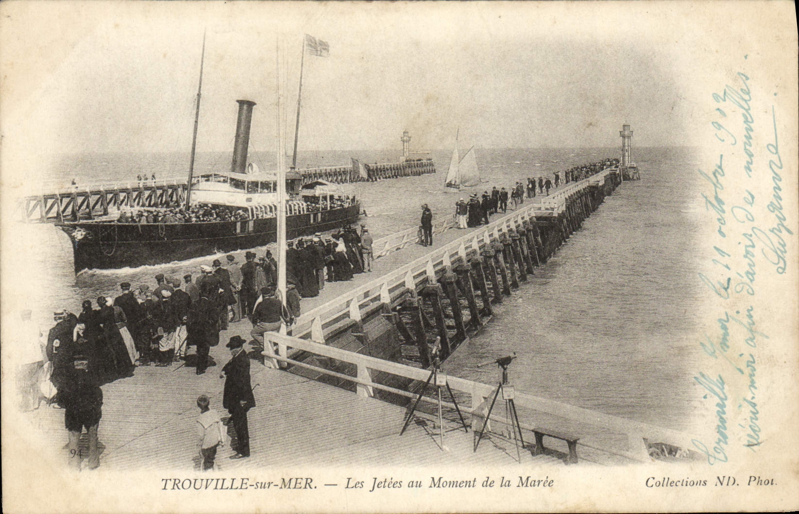 CPA Trouville Sur Mer Les jetees au moment de la maree Bateaux