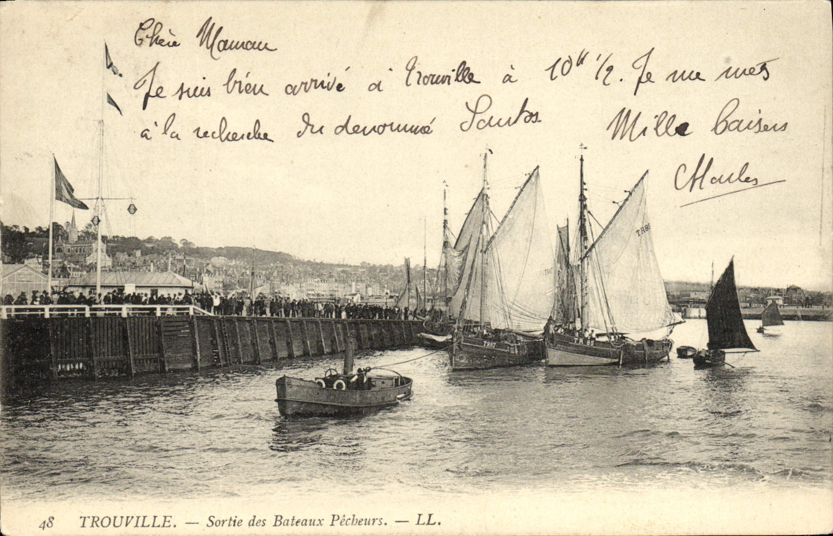 CPA Trouville Sortie des bateaux pecheurs Bateaux