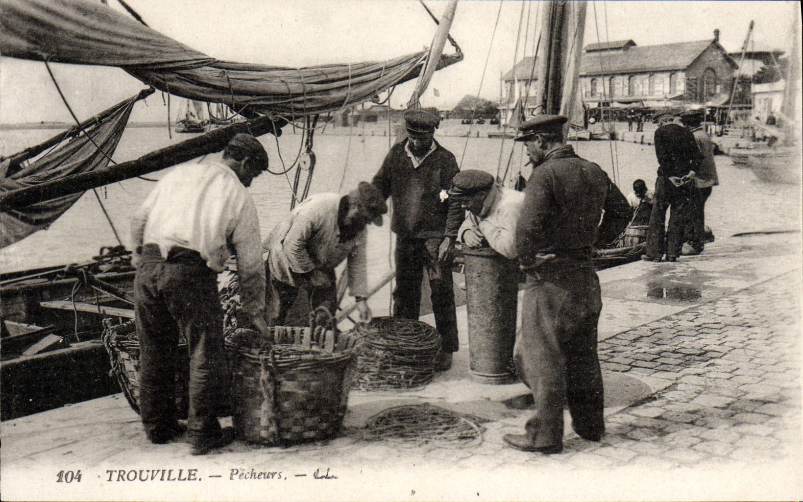 CPA Trouville pecheurs TOP peche 