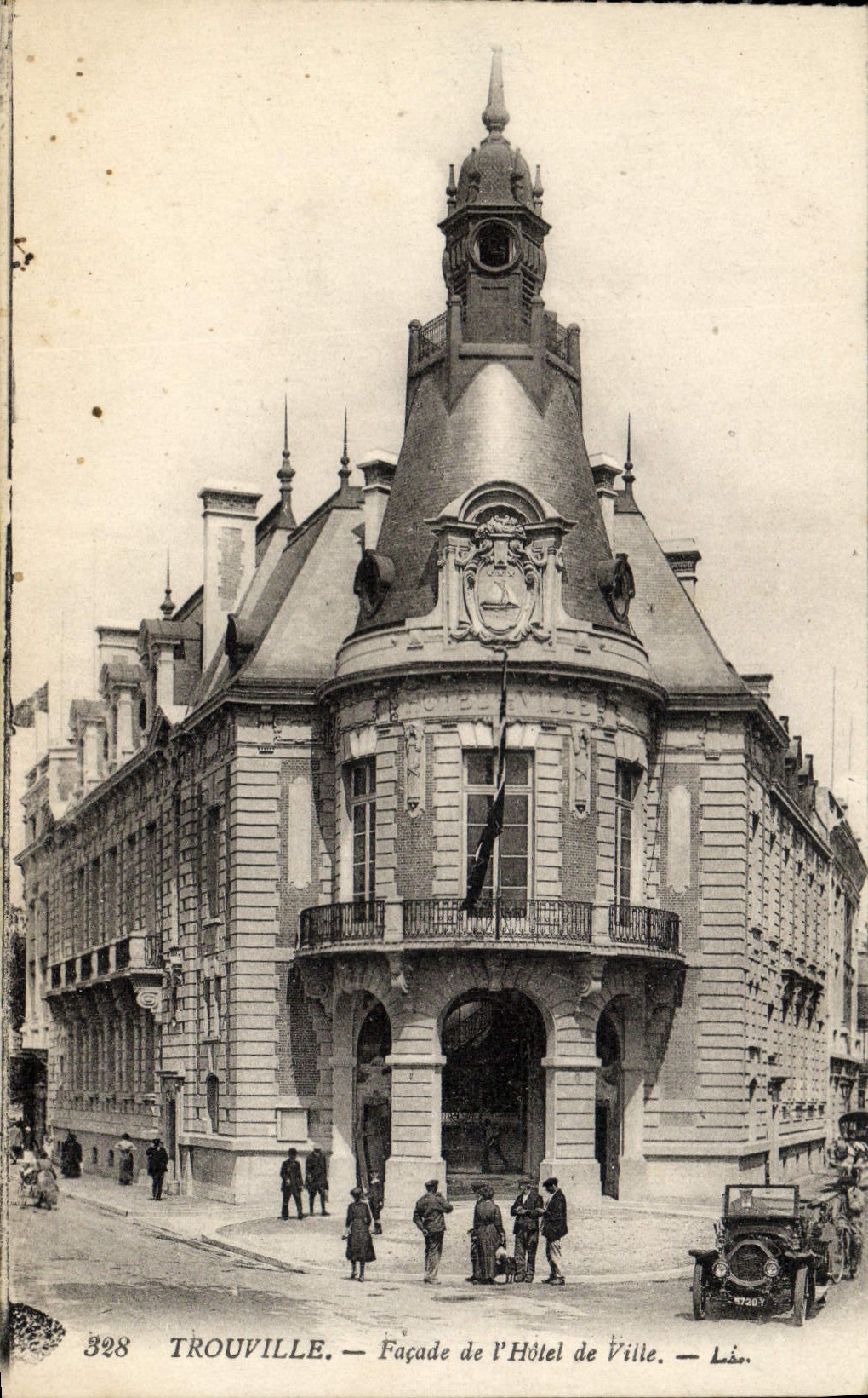 CPA Trouville Facade de l'hotel de ville