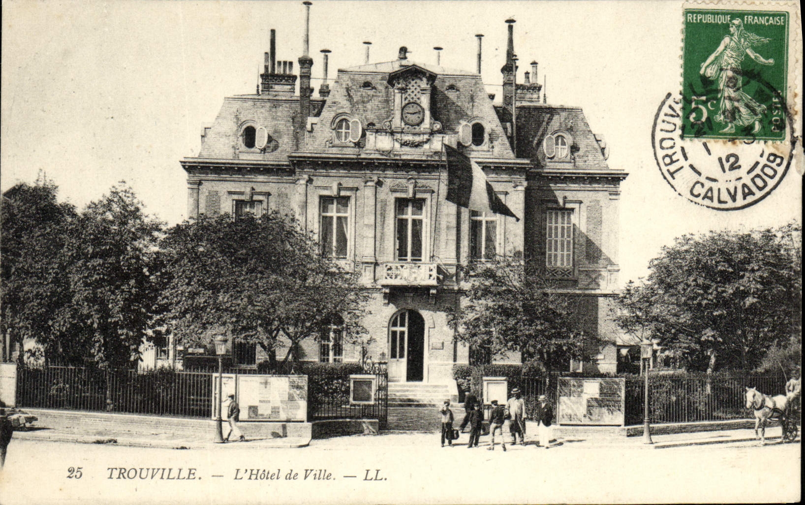 CPA Trouville L'Hotel de ville