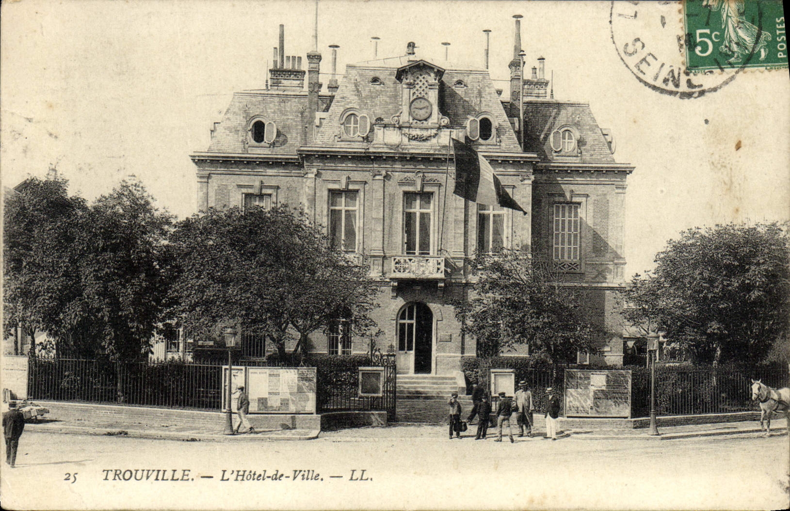 CPA Trouville L'Hotel de ville