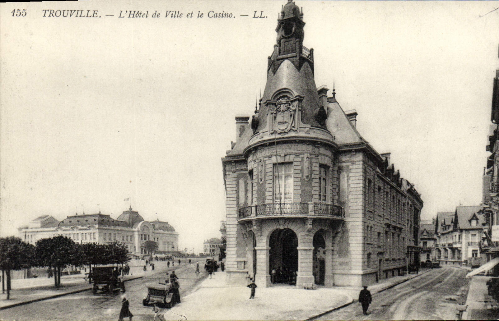CPA Trouville L'Hotel de ville et le casino