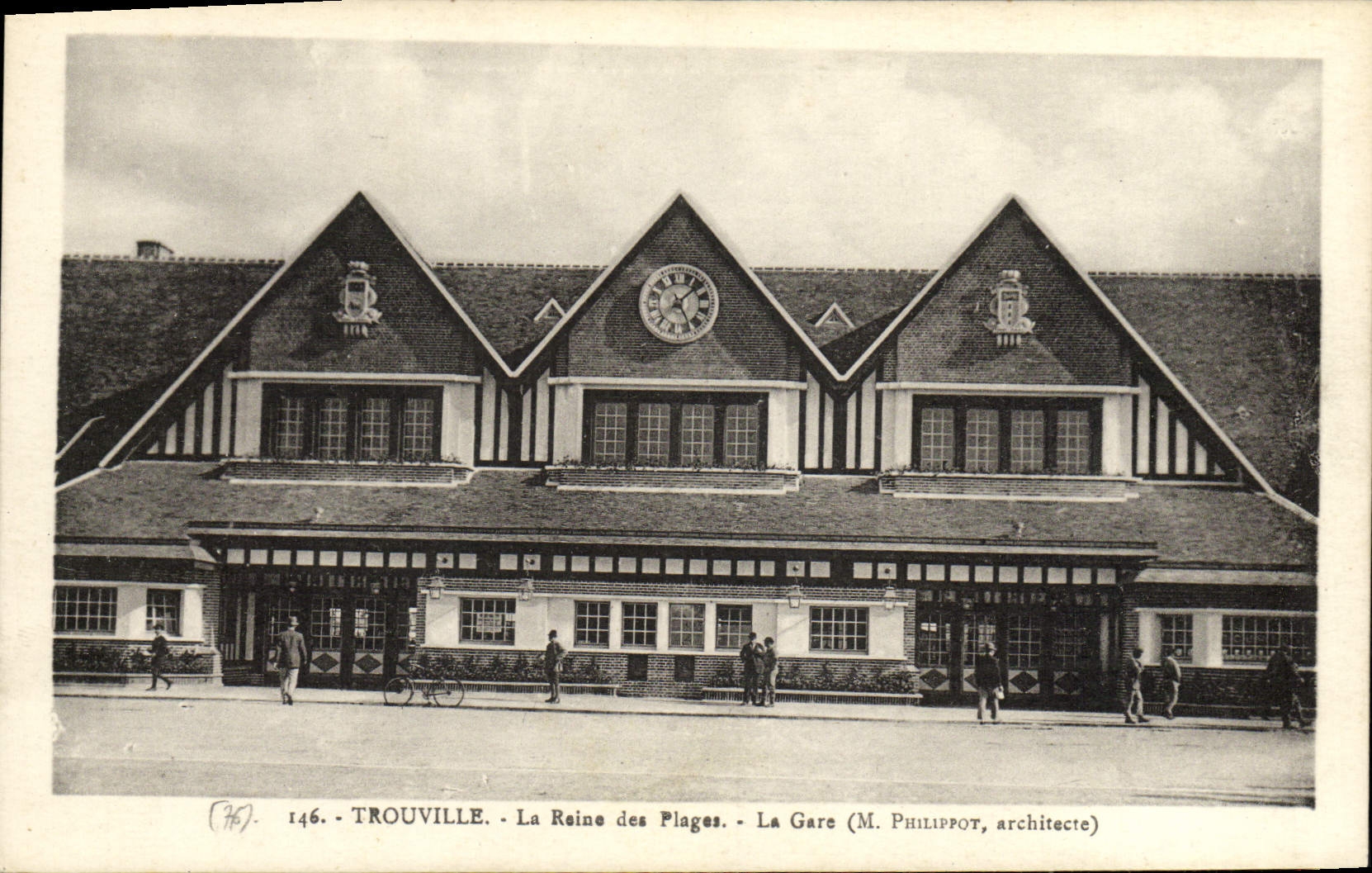 CPA Trouville La Reine des plage la gare