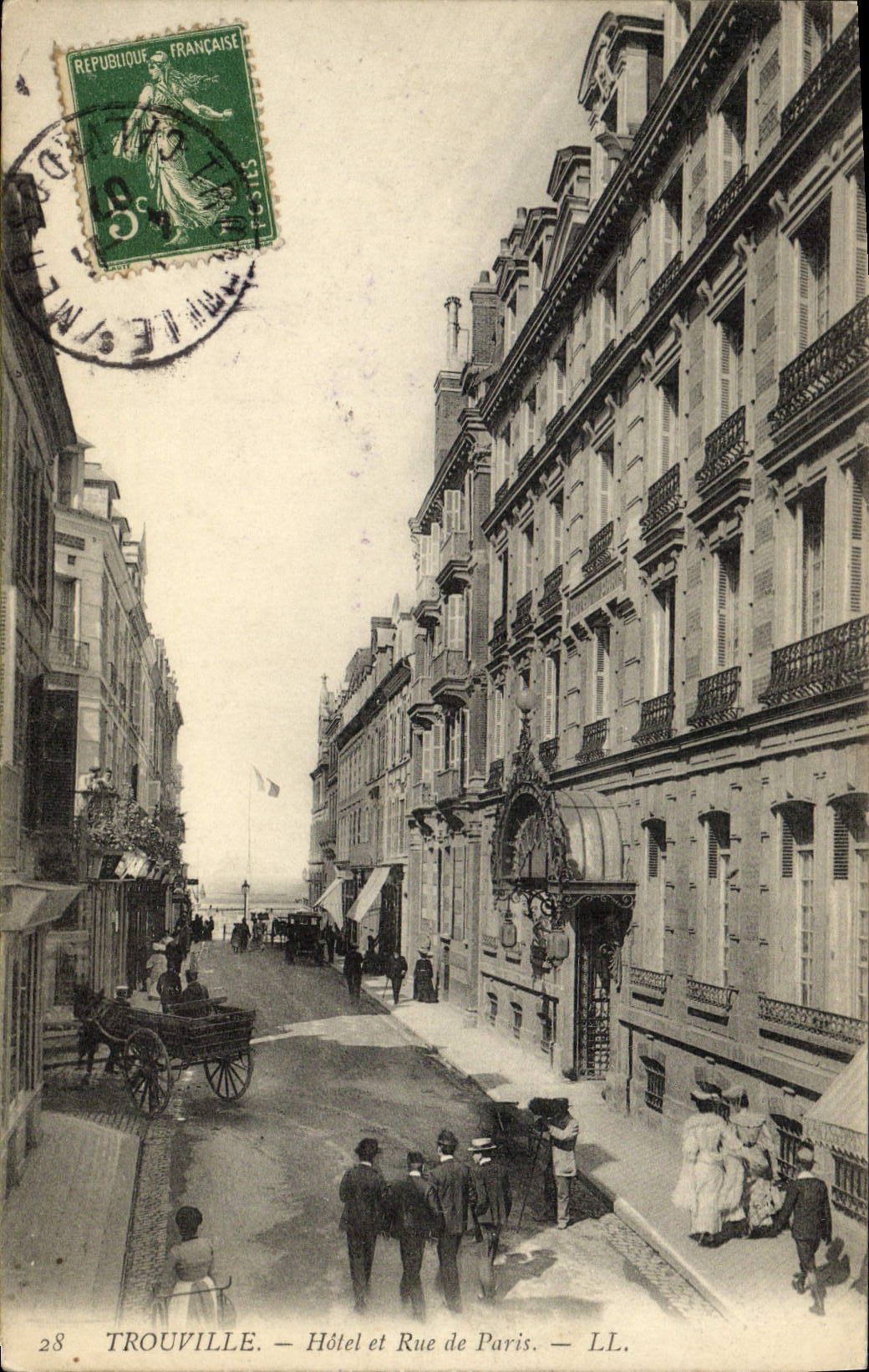 CPA Trouville Hotel et rue de paris