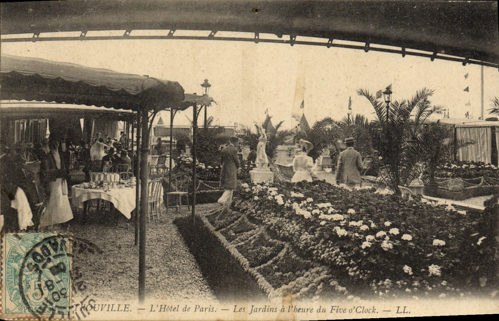 CPA Trouville L'Hotel de paris Les jardins a l'heure du Five O'clock