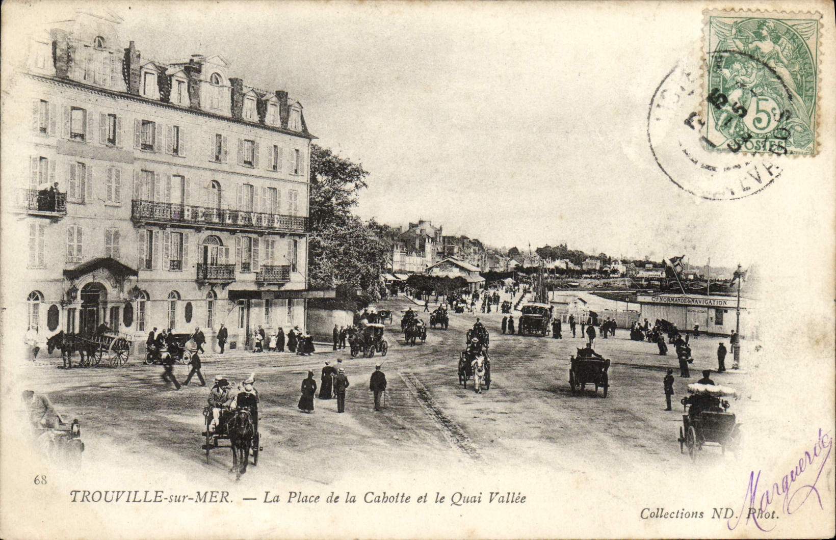 CPA Trouville Sur mer la place de la cabotte et le quai vallee