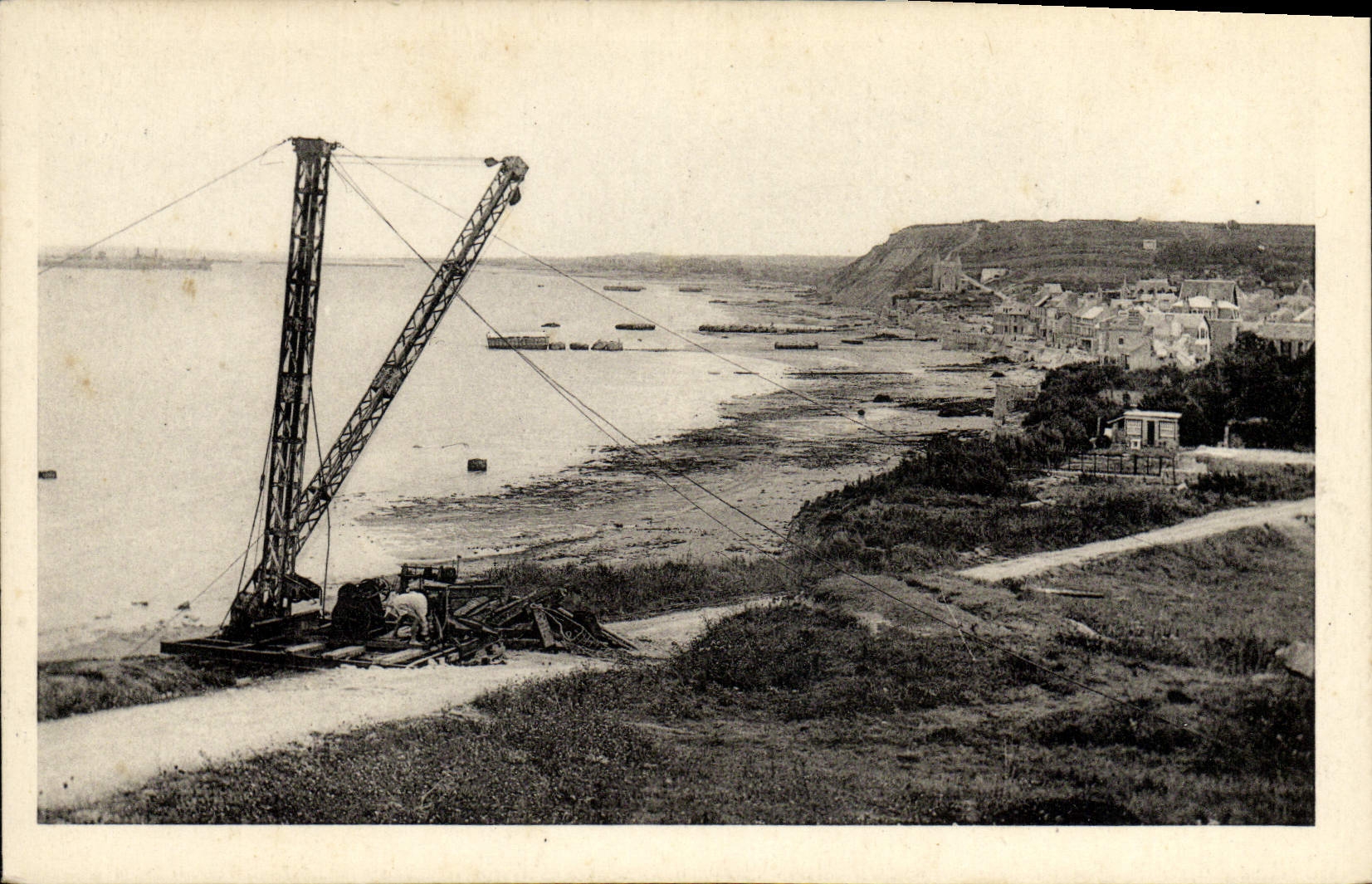 CPA Arromanches Vue panoramique de la plage 