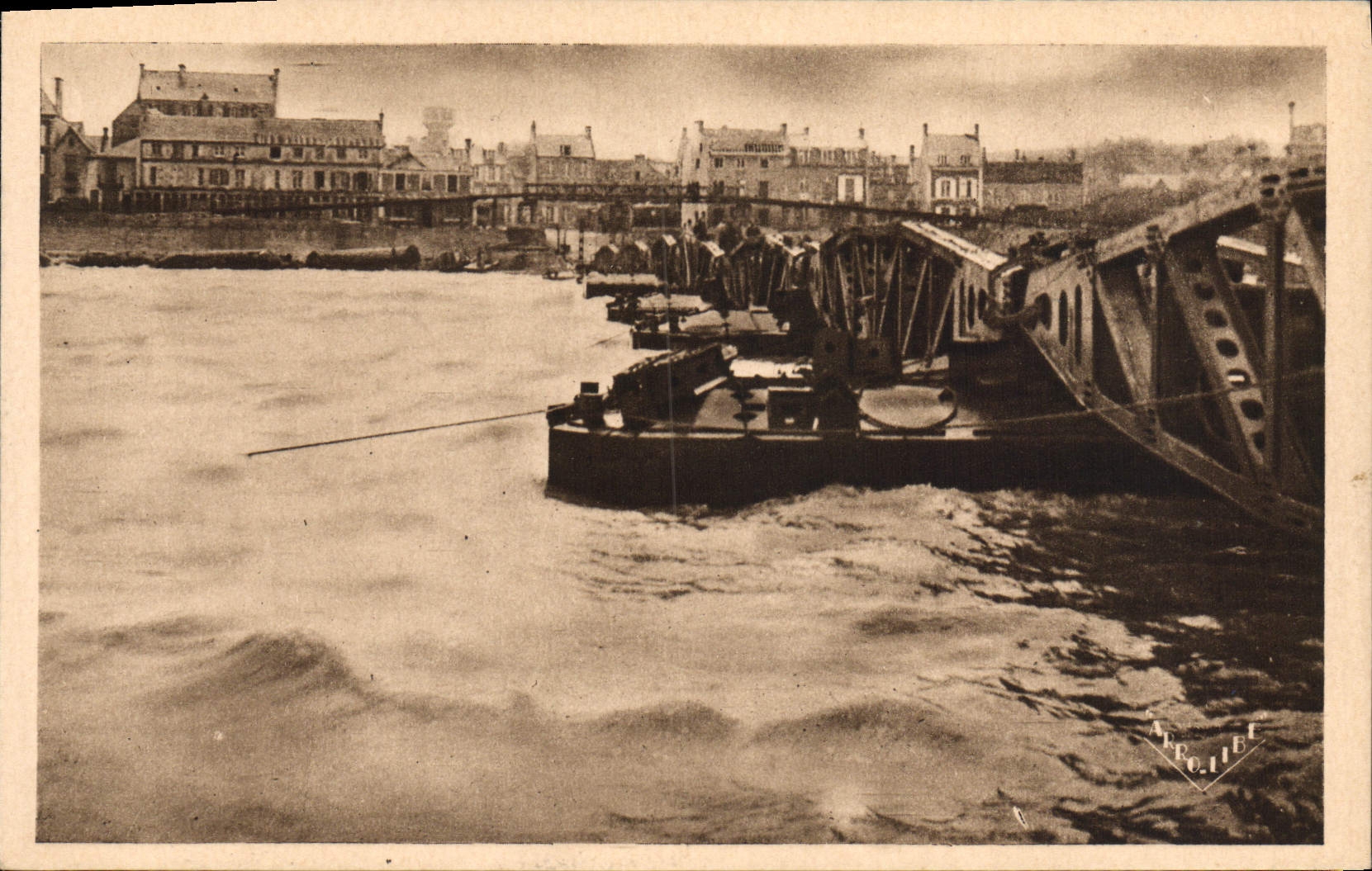 CPA La Normandie Arromanches les bains le port de la Liberation 1944 Miltiaria