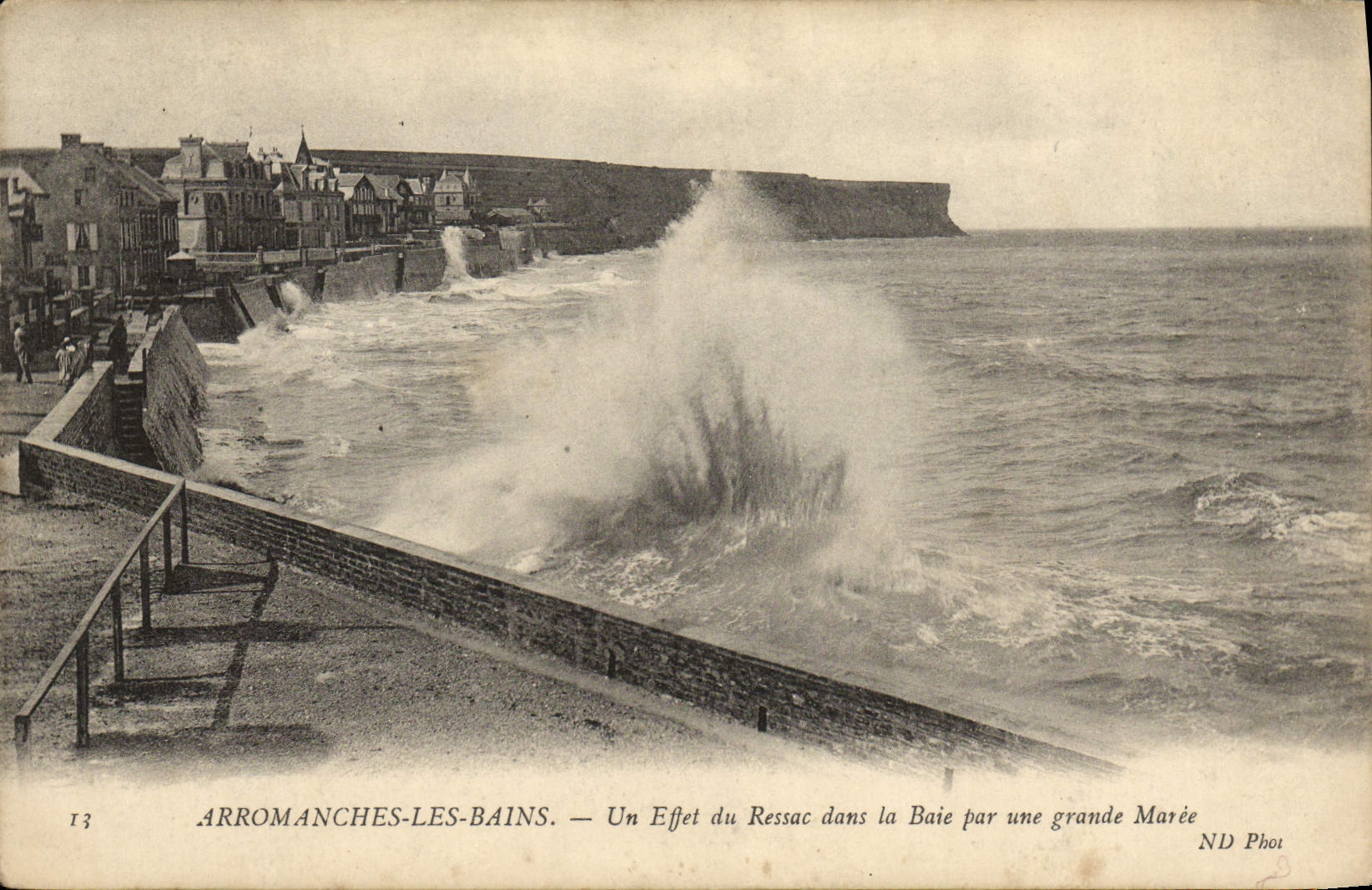 CPA Arromanches Les Bains un effet du ressac dans la baie par grande maree
