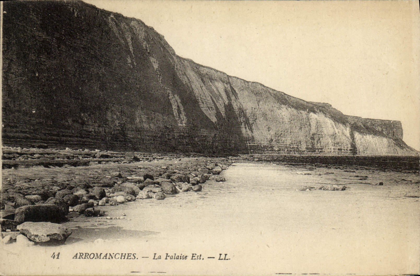 CPA Arromanches La Falaise Est