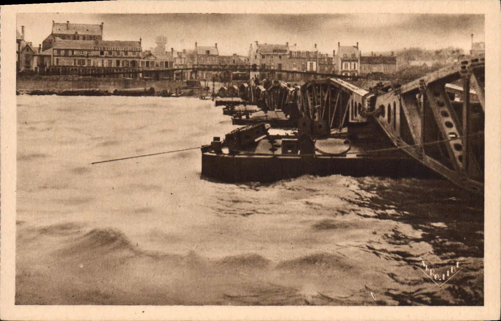 Baños de los arromanches de Normandía de la POSTAL de la VENDIMIA el puerto de la opinión del lanzamiento 1944 amplia en la presa de Militaria