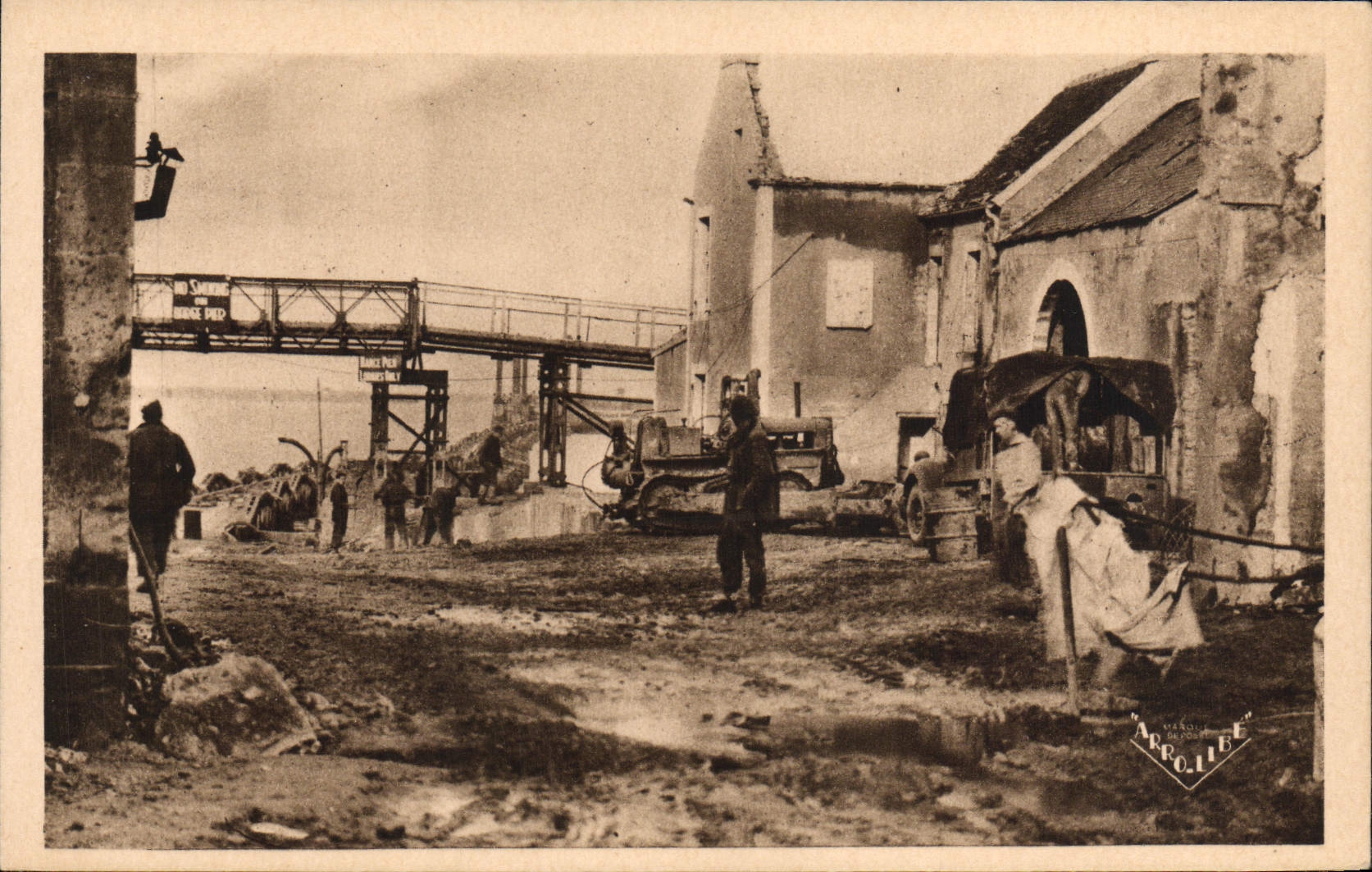 Baños de los arromanches de Normandía de la POSTAL de la VENDIMIA el puerto del lanzamiento 1944 la calle de los baños de Militaria