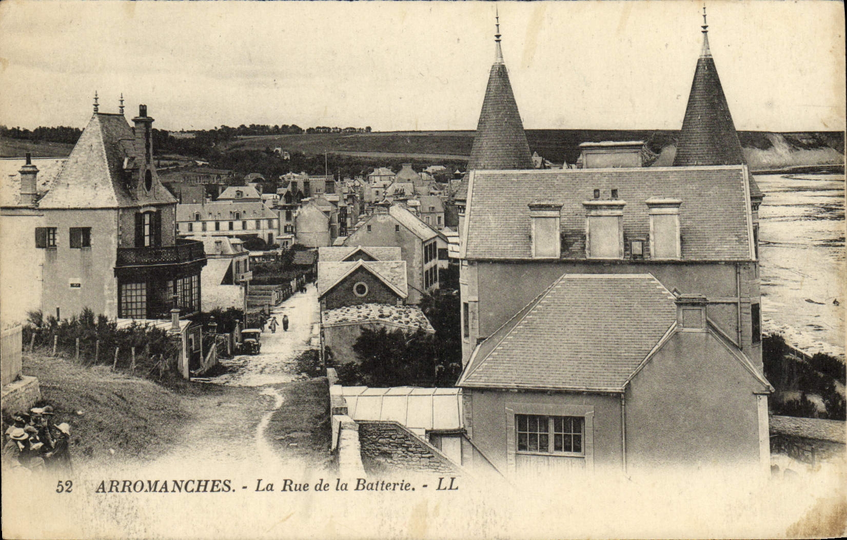 VINTAGE POSTCARD Arromanches the street of the battery