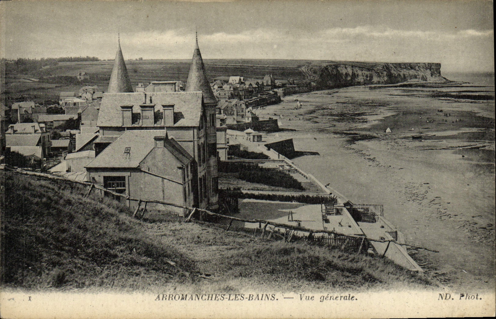 CPA Arromanches Les bains vue generale