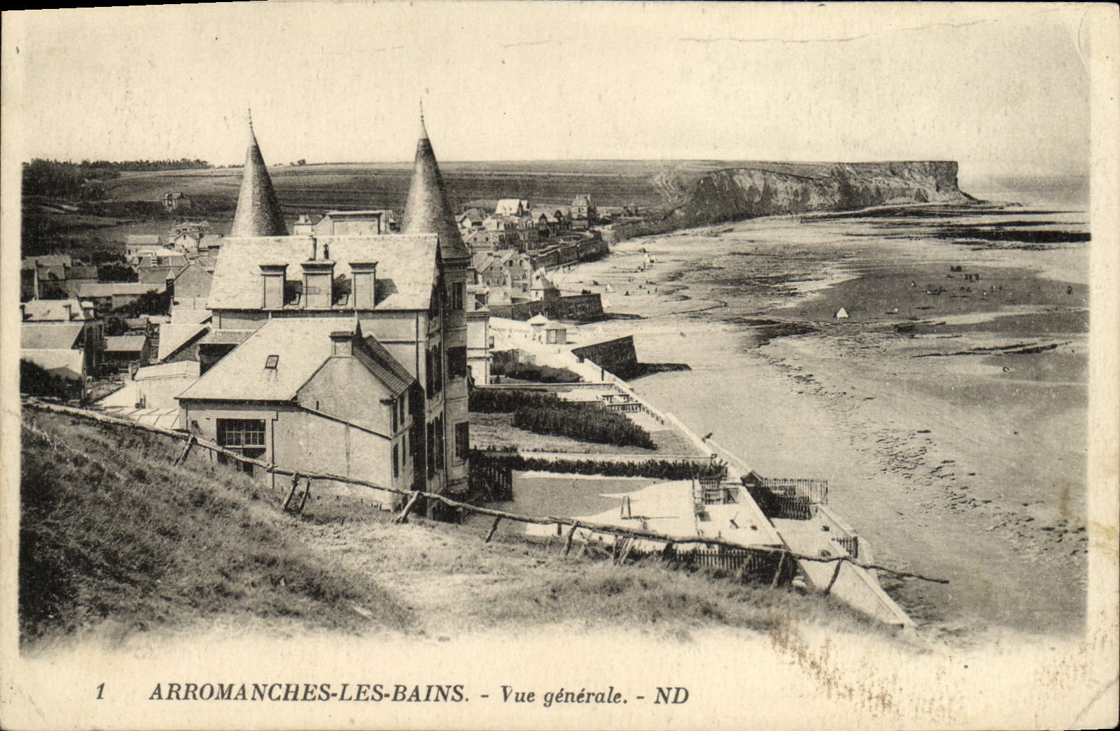 CPA Arromanches Les bains vue generale