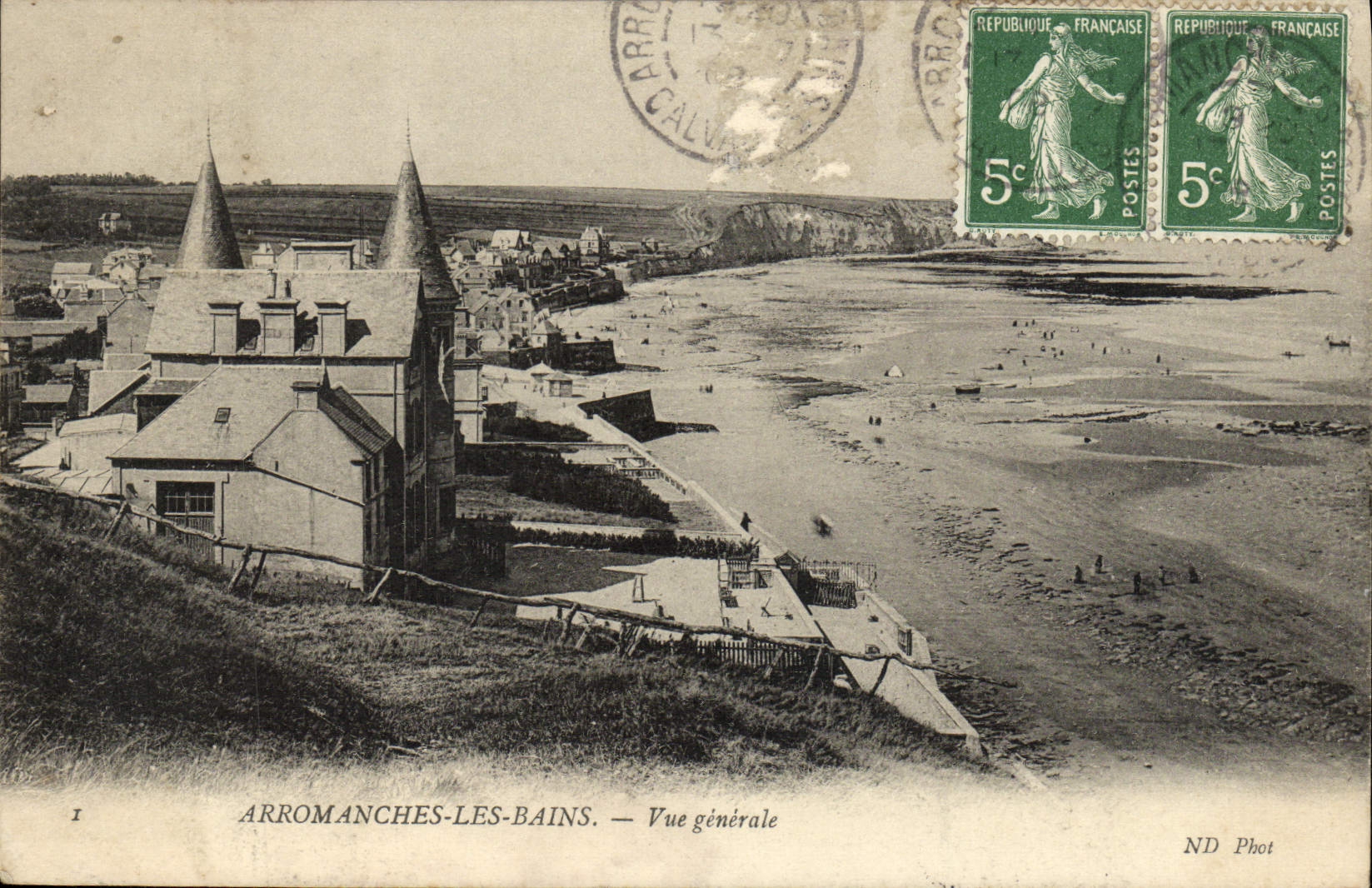 CPA Arromanches Les bains vue generale