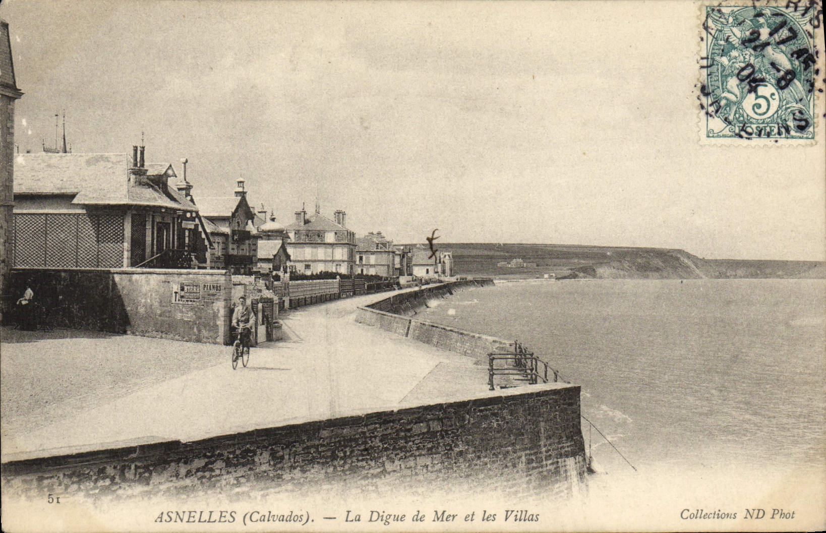 CPA Asnelles La Digue De Mer Et Les Villas