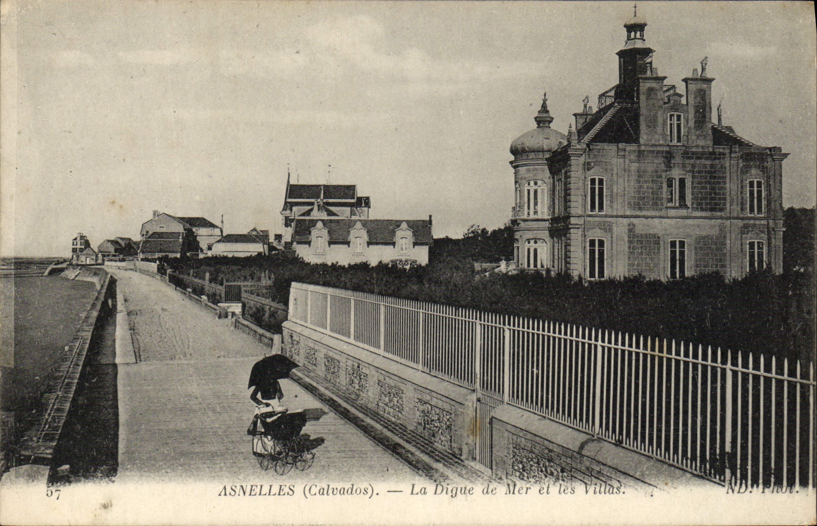 CPA Asnelles La Digue De Mer Et Les Villas