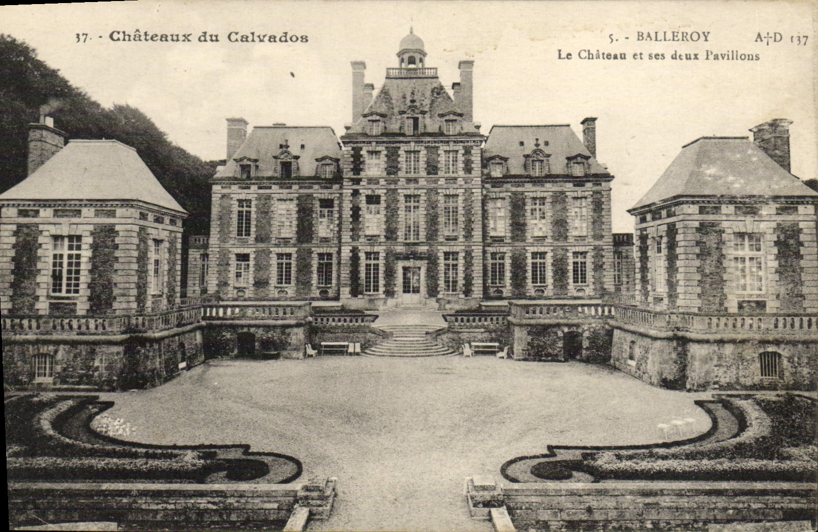 CPA Chateaux du calvados Balleroy Le Chateau et les deux pavillons