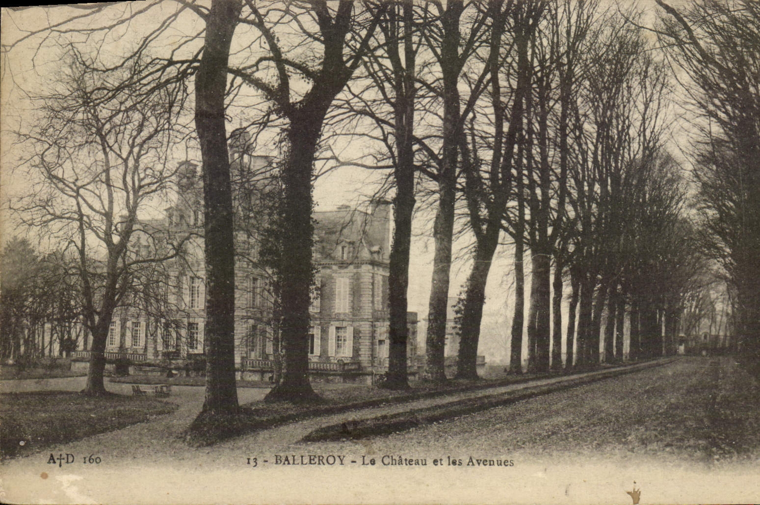 CPA Balleroy Le chateau et les avenues