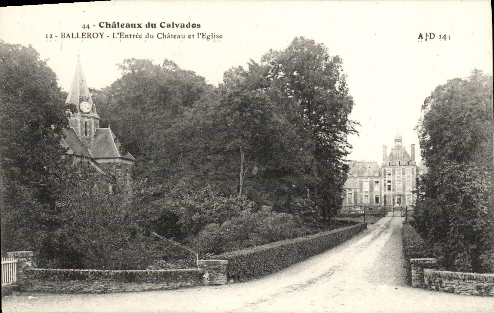 CPA Chateaux du calvados Balleroy L'Entree du chateau et l'eglise