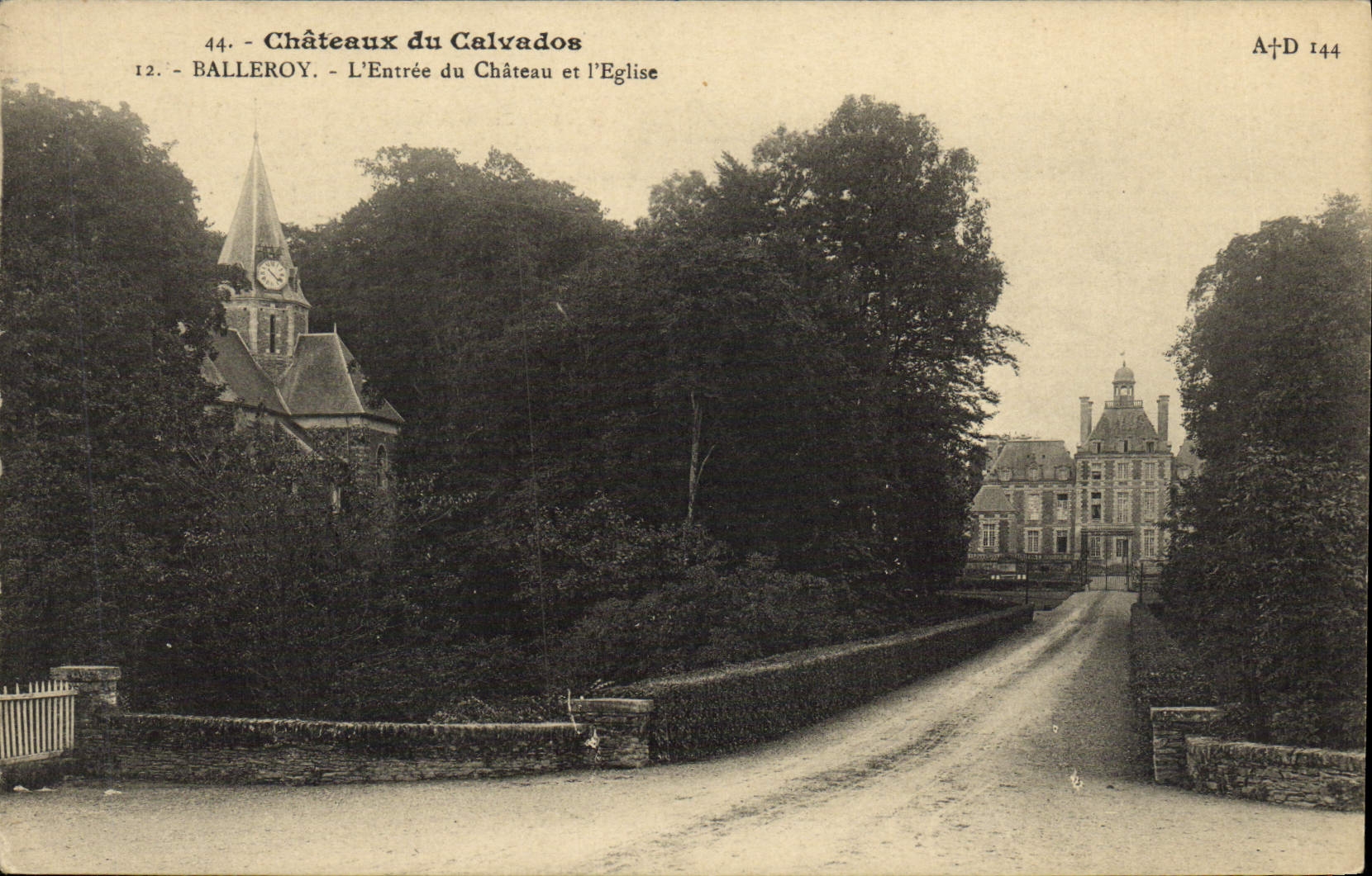 Castillos de la POSTAL de la VENDIMIA del manzana-brandy balleroy la entrada del castillo y de la iglesia