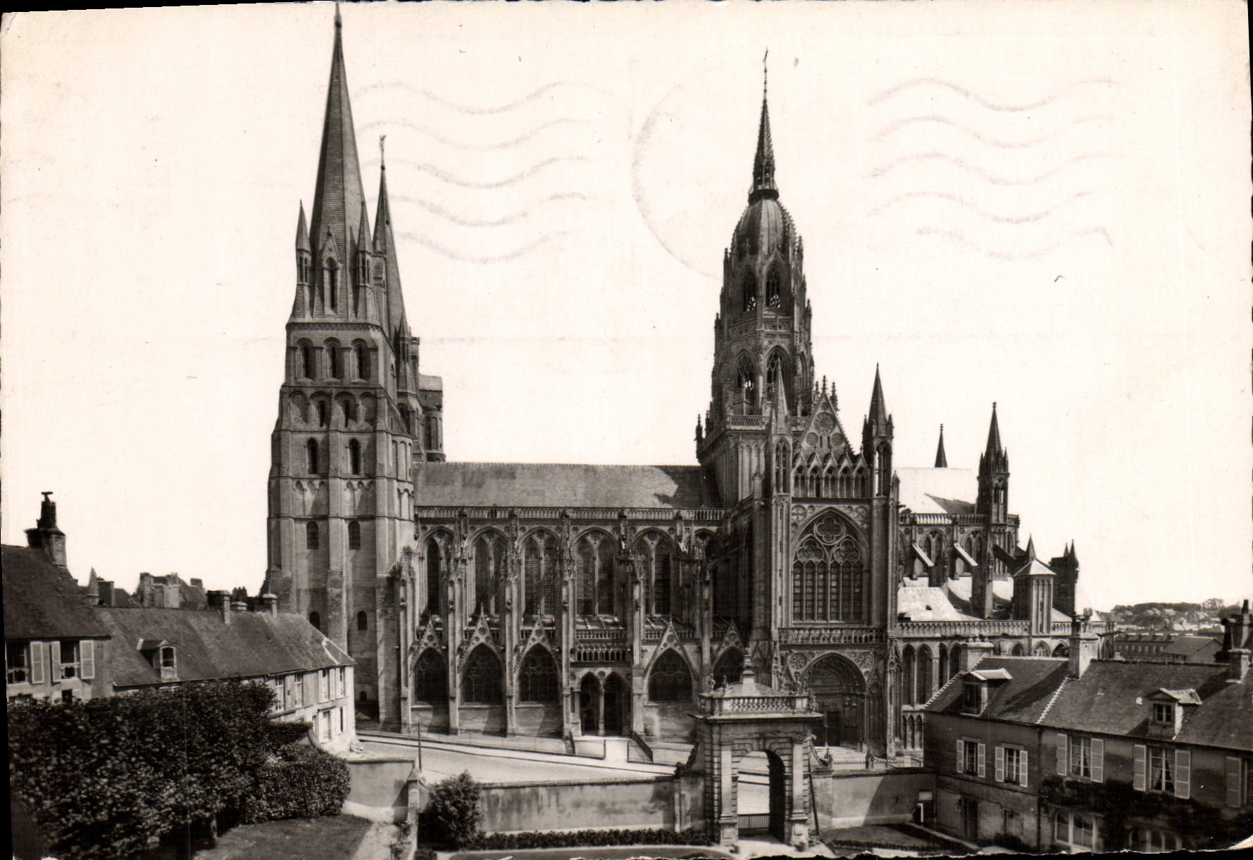 POSTAL MODERNA Bayeux la catedral izquierda lateral